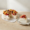 Pavlova Frutal — Porción Servida en Plato